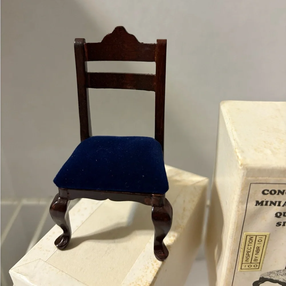 Concord Museum Miniature Wooden Queen Anne Side Chair blue cushion vintage‎